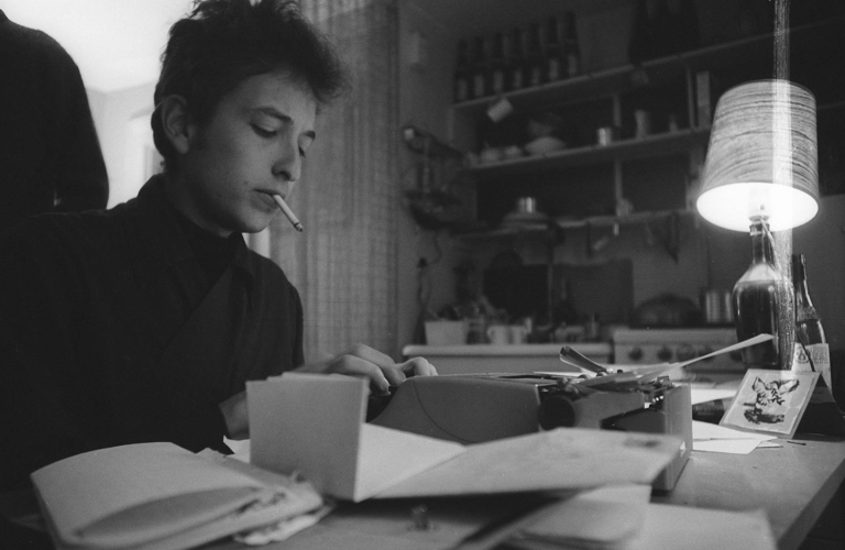 Bob Dylan: Analyzing the poetic songwriting of this influential folk musician